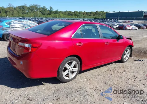 2013 Toyota Camry Se z USA, uszkodzony, nr VIN 4T1BF1FK8DU688569